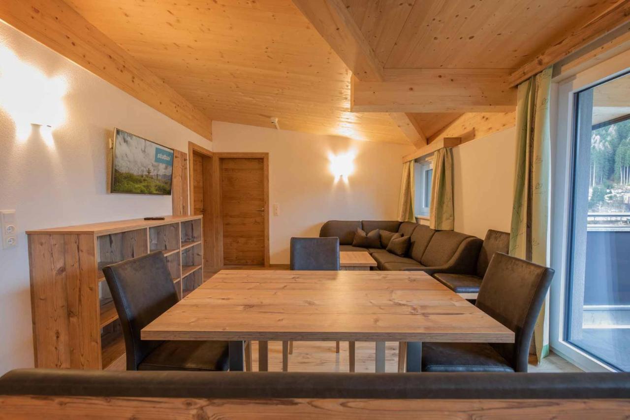 Ferienhaus Gipfelblick ノイシュティフト・イム・シュトゥーバイタール エクステリア 写真