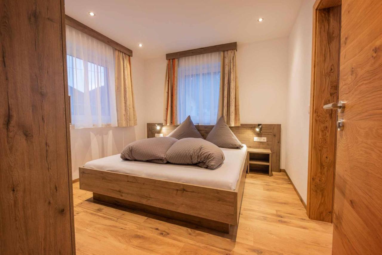 Ferienhaus Gipfelblick ノイシュティフト・イム・シュトゥーバイタール エクステリア 写真