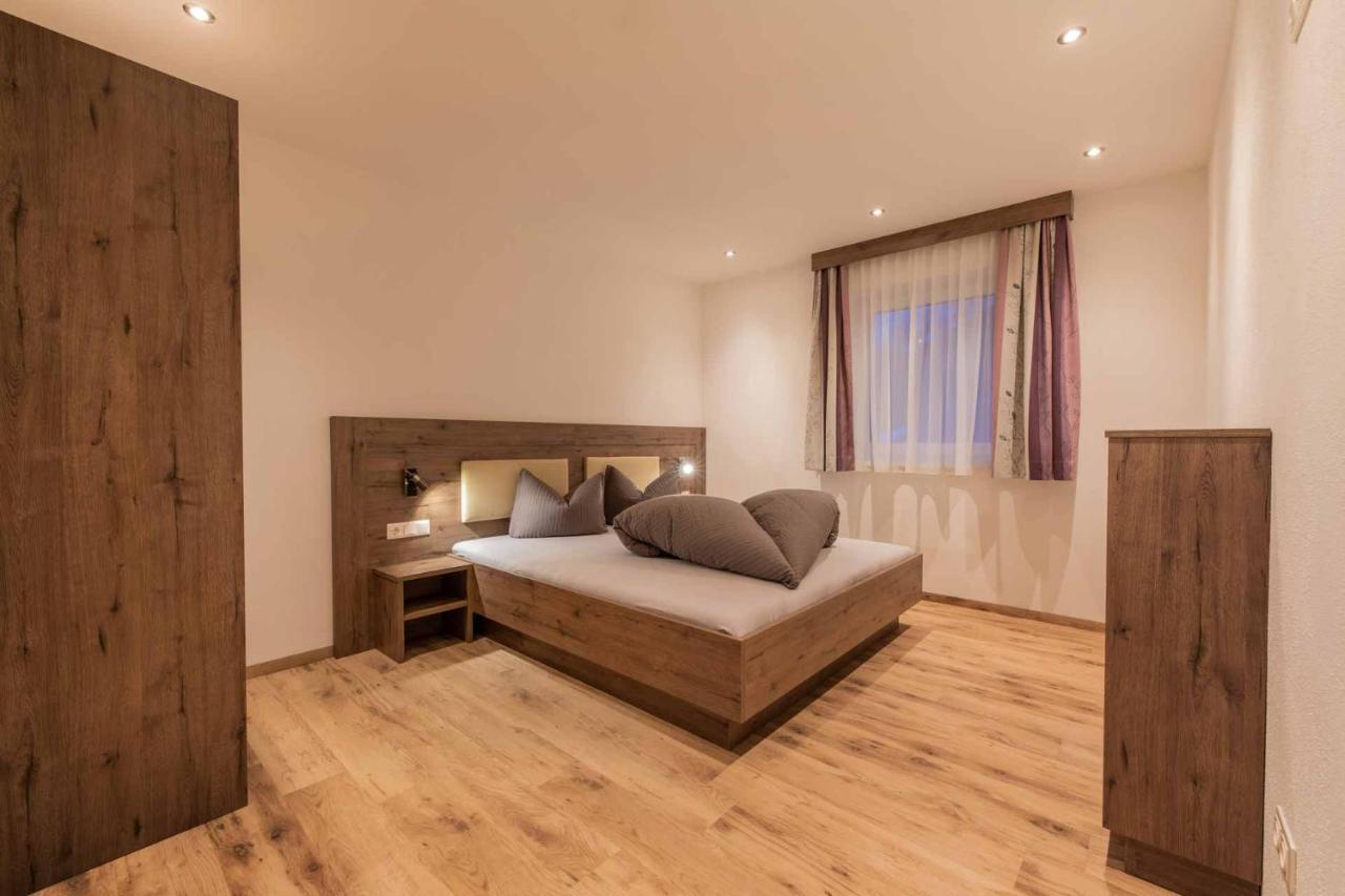 Ferienhaus Gipfelblick ノイシュティフト・イム・シュトゥーバイタール エクステリア 写真