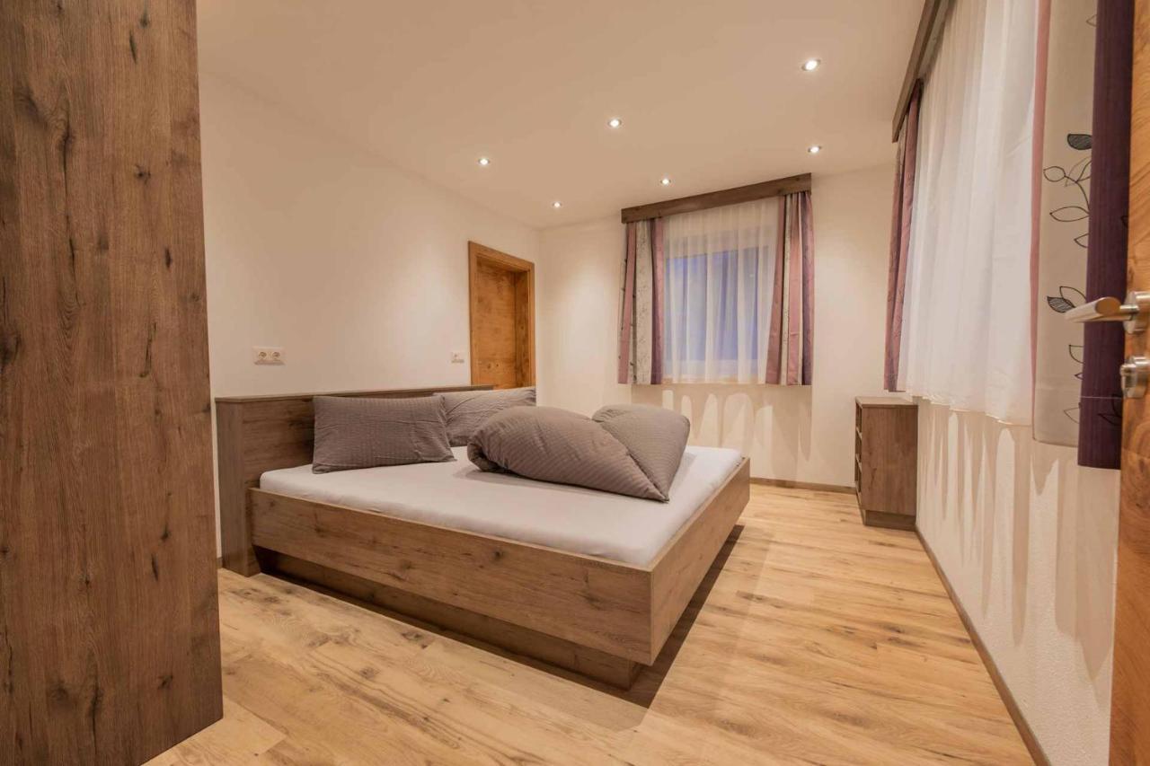 Ferienhaus Gipfelblick ノイシュティフト・イム・シュトゥーバイタール エクステリア 写真